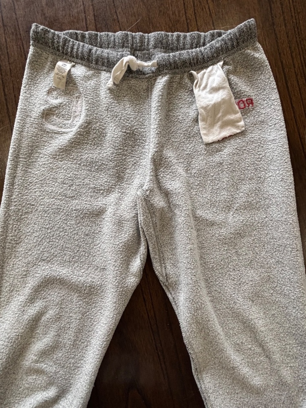 Roots salt and pepper crop sweatpants with embroidered appliqués size M - Picture 10 of 13
